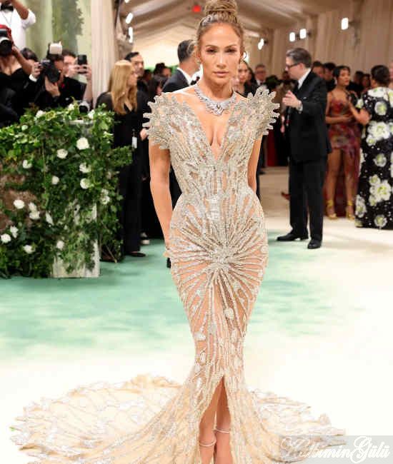 Met Gala: geçit töreninde, ünlüler kirmizi haliyi yakip gecti. - Magazin Haberleri!