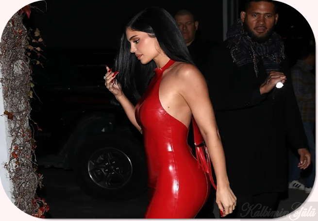 Kylie Jenner, ateşli bir lateks kıyafetle partide boy gösteriyor : Son Dakika Magazin Haberleri.