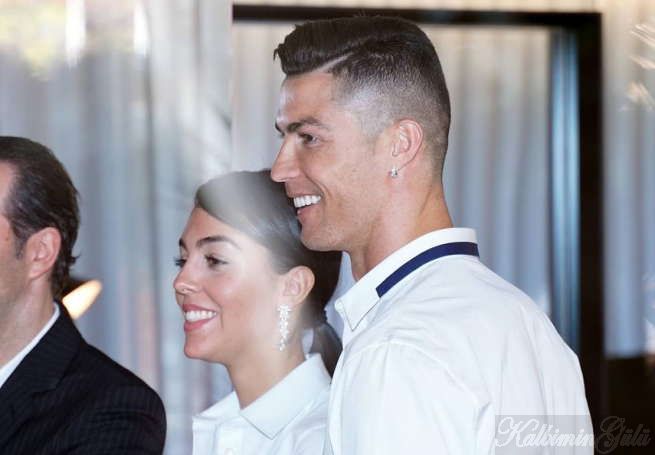 Cristiano Ronaldo ve Georgina: Korkudan kendi oturma odasında düğün yapmışlar..