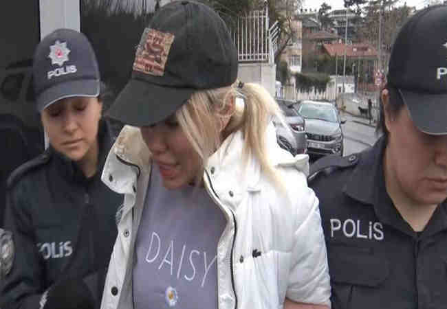 Esra Ersoy 13 yaşındaki Çocuğa cinsel istismar'dan tutukl<span>and</span>i