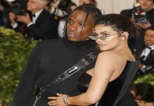 kylie jenner travis scott'tan ayrıldıktan sonra güneşe doymadi