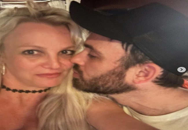 Britney Spears Yeni Öpücük Fotoğrafını paylaştı : Magazin Haberleri