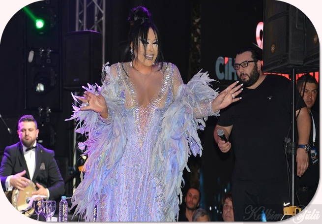 Bülent Ersoy alevlerin ortasında kaldı! itfaiye ekipleri zor kurtardı Bülent Ersoy alevlerin ortasında kaldı! itfaiye ekipleri zor kurtardı