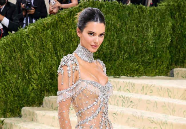 Kendall Jenner seksi bir görüntüsünü sagladi.