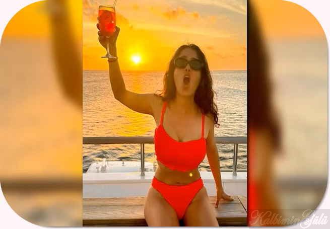 Salma Hayek, doğum gününü ateşli kırmızı bikinisiyle kutladı. : Son Dakika Magazin Haberleri.