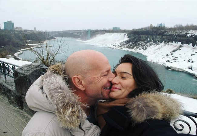 Emma: kocası Bruce Willis ile tatlı çift fotoğrafını paylaştı : Magazin Haberleri!