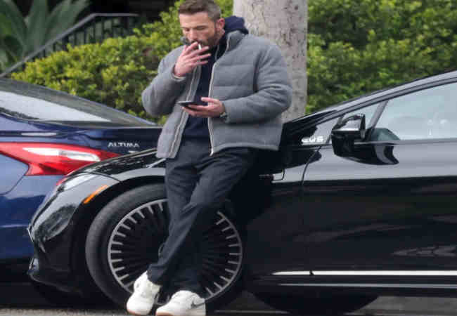 Son Model Elektrikli Arabayı Park Edemiyen Ben Affleck