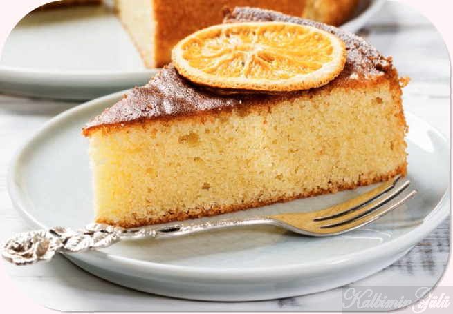 Güneşli günler için: Meyveli portakallı irmik keki pastası.