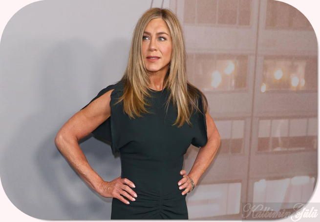 Jennifer Aniston ve Jim Curtis: Mallorca açıklarında, teknede tutkulu öpücükler..