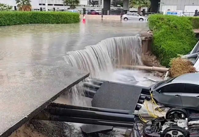 Dubai, tamamen çaresiz durumda Sehir Sular altinda kaldi : Dünyadan Haberler!