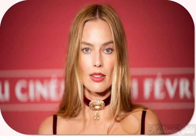 Margot Robbie, Paris’teki “Uğultulu Tepeler” galasında çekici görünümü. : Son Dakika Magazin Haberleri.