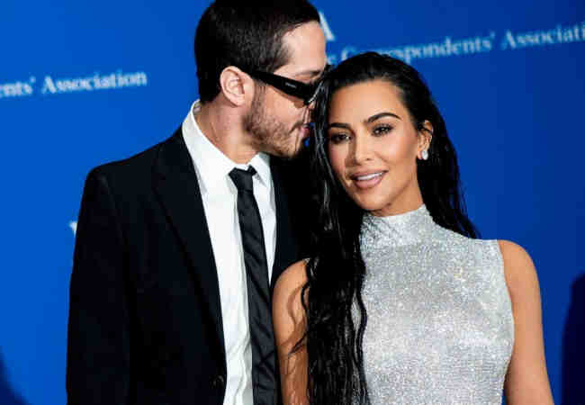 Kim Kardashian ve Pete, çocuk gibi birbirine aşiklar!.Magazin Haberleri
