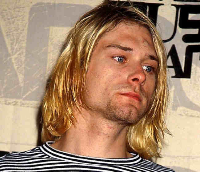 Kurt Cobain'in Parçalanmış Gitarı açık arttırmayla satıldı.Saç tellerinin ardından şimdi de Kurt Cobain'in gitarı açık arttırmayla satıldı. Boşver! kaydederken hurdaya çıkarmı.!