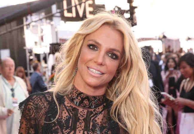 Britney Spears Instagram'ı çıplak fotoğraflarla doldurdu.