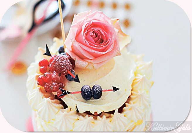 Pavlova keki: Tatlı bir cazibe güzelliği kalbinize dokunacak. : Kalbimin Gülü Yemek Tarifi.