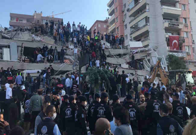 Egeyi kahreden deprem izmirde Analar agliyor