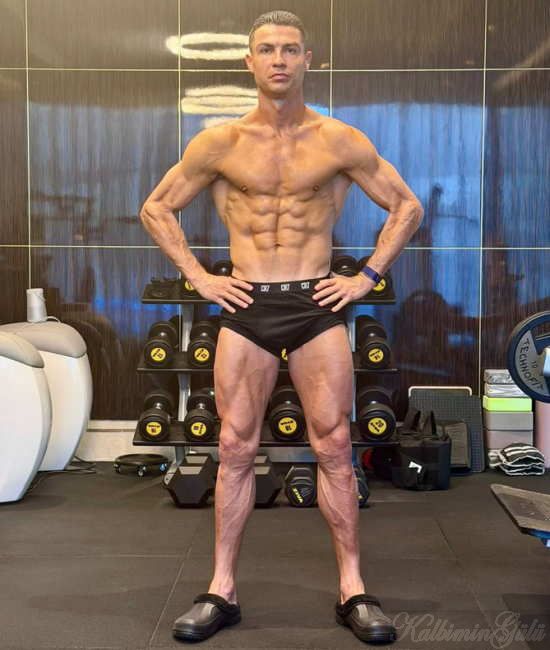  Ronaldo’nun ateşli fotoğraflarını göstereceğiz.