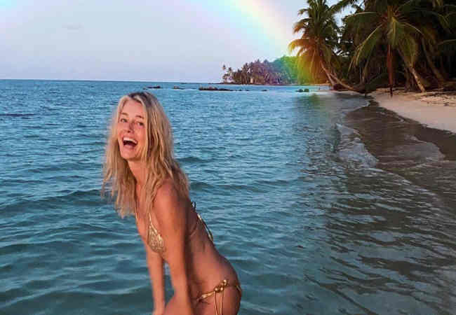 Paulina Porizkova ciplak Pozuyla sosyal medyayi salladi