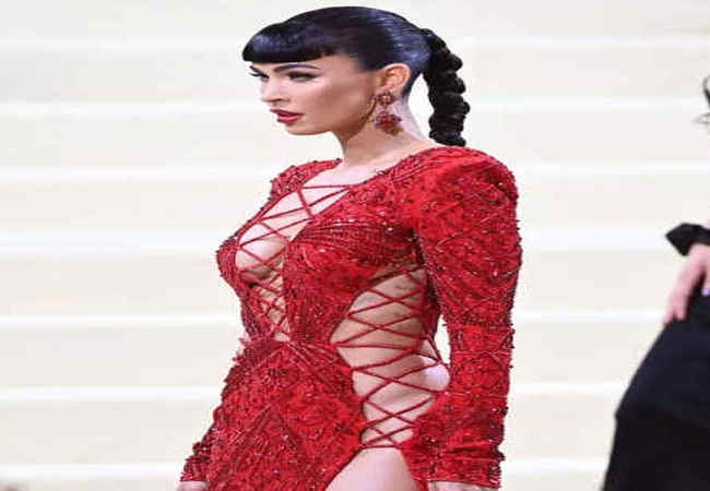 Megan Fox giydiği kıyafetler elestirilere sert cevap verdi. - Magazin Haberler