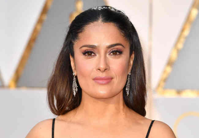 Salma Hayek Göğüsleriniz büyüdükçe büyüyor neden acaba?