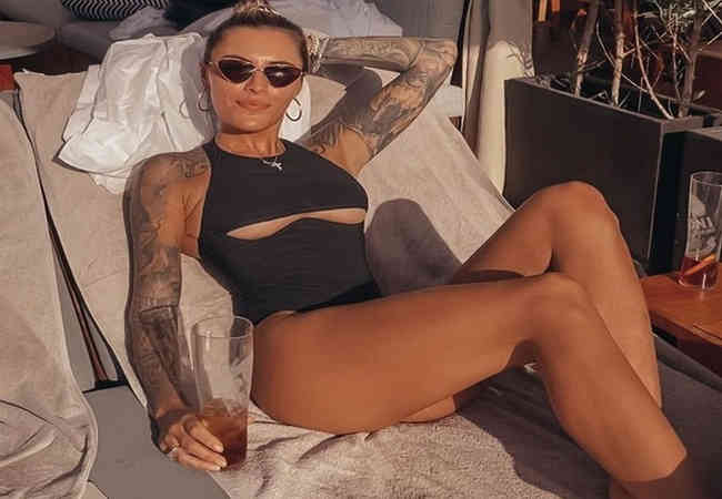 Sophia Thomalla tatil fotoğrafını Instagram'da paylasti