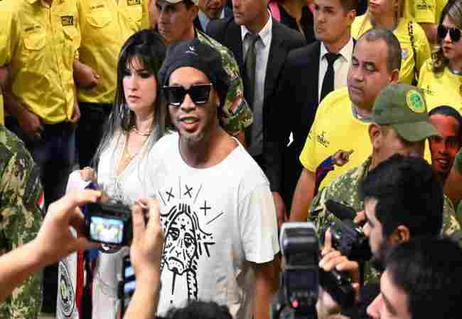 Ronaldinho Yildizlar Hapishanesinde Futbol Maci