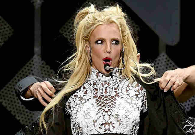 Britney Spears kendini tamamen ciplak gosterdi. - Magazin Haberler