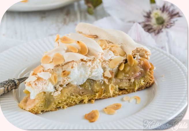 Tatlı ve ekşi bir lezzet: Mereng katmanlı raventli kek. : Kalbimin Gülü Yemek Tarifi.