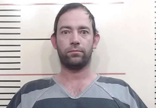 Adan Banuelos (36), bu kaçamağının ardından polis karakoluna gitmek zorunda kaldı.