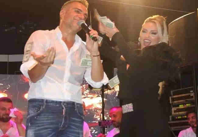Berdan Mardini'nin konserinde havaya 3 bin dolar atıldı. Magazin Haberler Berdan Mardini'nin konserinde havaya 3 bin dolar atıldı. Magazin Haberler