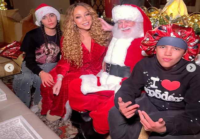 Mariah Carey, Japonya'da birlikte Cadılar Bayramı'nı kutladıkları fotoğrafları paylaşmıştı.