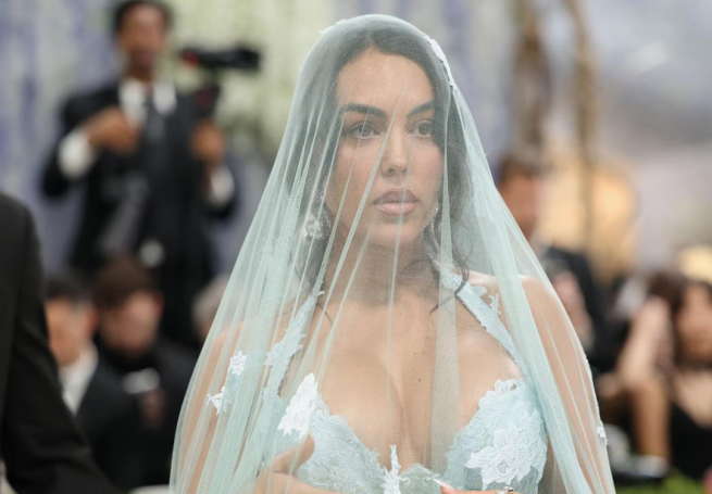 Georgina Rodríguez ve Cristiano Ronaldo: Düğünlerinden ilk fotoğraflar hayranları mest etti.