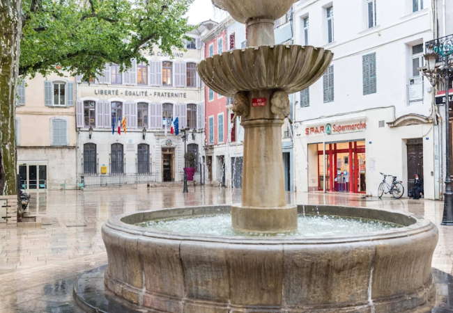 Kesinlikle büyüleyici: Clooney ailesi, Fransa'nın güneyindeki bu pitoresk bölgede yeni bir ev buldu.