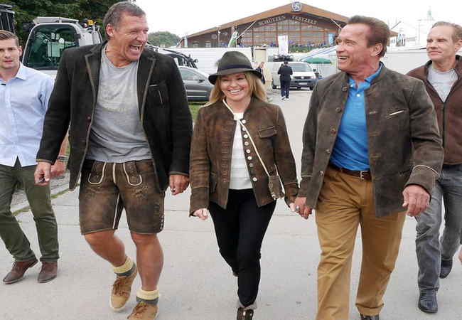 Schwarzenegger, kız arkadaşının mütevazı doğasına ve hırsına hayranlık duyuyor.