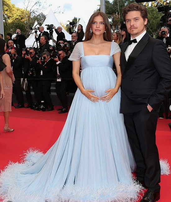 Barbara Palvin ve Dylan Sprouse Bebek Mutluluklarını Paylaşıyor .