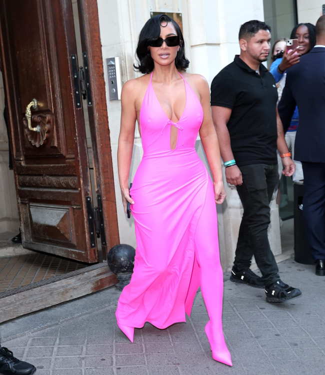 Kim Kardashian büyük çaba sarf etmiş. Kim Kardashian büyük çaba sarf etmiş.