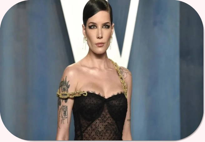 Ender Ridley paylaşımında Türkçe olarak Ramazan Bayramı'nı kutladı.