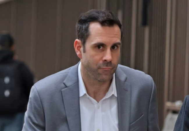 Oyuncu Brandt Osborn, 6 Ocak 2025'te avukatıyla öğle yemeğinden sonra burada görülüyor.