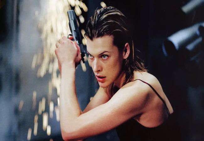 Milla Jovovich, “Mavi Lagüne Dönüş” filminde..