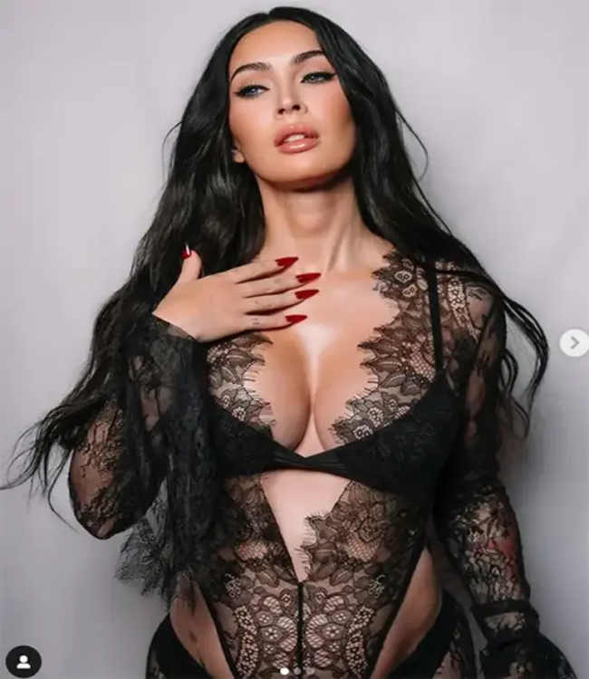Megan Fox: Seksi dantel görünümüyle Yine karnı burnunda.!
