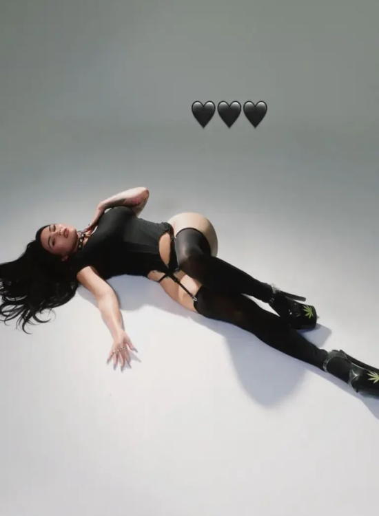 Megan Fox: Pantolonsuz Instagram’a geri döndü.