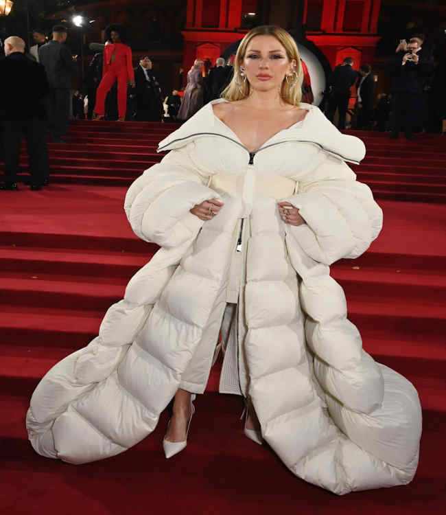 Rihanna ve Ellie Goulding Londra'daki Moda Ödülleri'nde.!