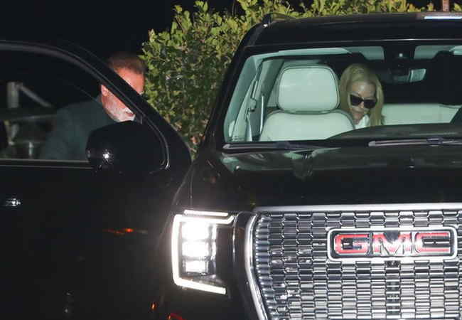 Arnold Schwarzenegger ve Heather Milligan, Malibu'daki ünlülerin uğrak yeri Nobu'da romantik bir akşam geçirdi.