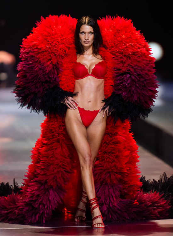 Meleklerin seksi görünümleri Victoria's Secret Fashion Show 2024. Meleklerin seksi görünümleri Victoria's Secret Fashion Show 2024.