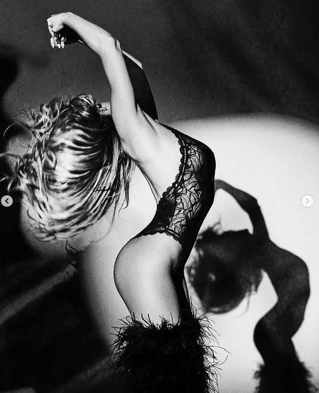 Sydney Sweeney, seksi iç çamaşırlarıyla göz kamaştırıyor