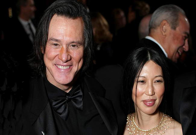 Jim Carrey: Sessin Sedasız Kız arkadaşıyla Evlendi.