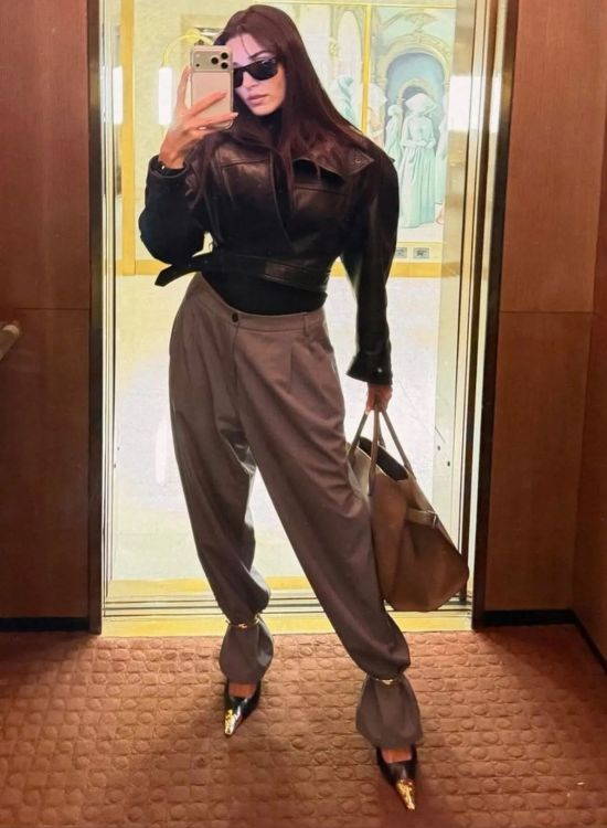 Hande Erçel’in giydiği “Baba’annenin sıra dışı ayakabıları” sosyal medyada yorum yağdı.