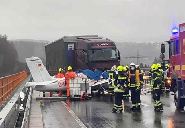 Almanya'da Yüz metre Yüksekteki Köprüye iniş yapan uçak Tir ile çarpıştı. Dünyadan Haberler