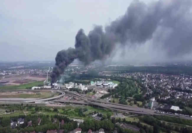 Almanya,nin Kimya Parkı'ndaki patlama herkesi paniye soktu. Dünya haberleri
