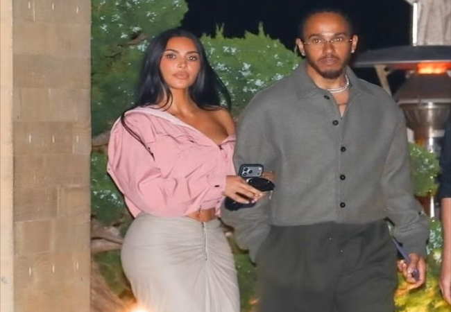 Kim Kardashian ve Lewis Hamilton, romantik bir sörf gezisinde öpüşürken fotoğraflandı.